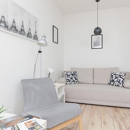 Metro Kabaty Lovely Studio Apartment By Noclegi Renters Warsaw Exterior photo
