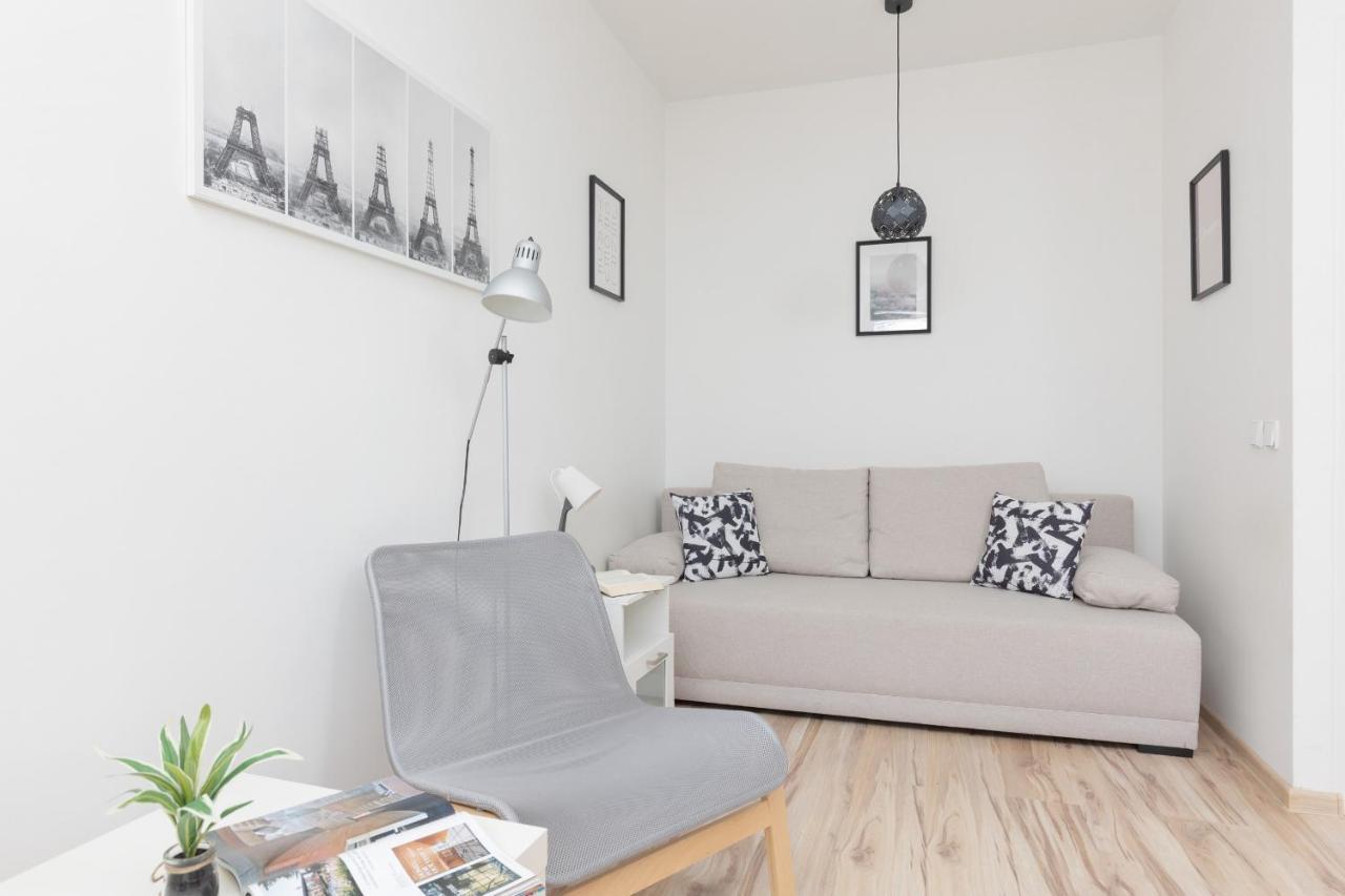 Metro Kabaty Lovely Studio Apartment By Noclegi Renters Warsaw Exterior photo